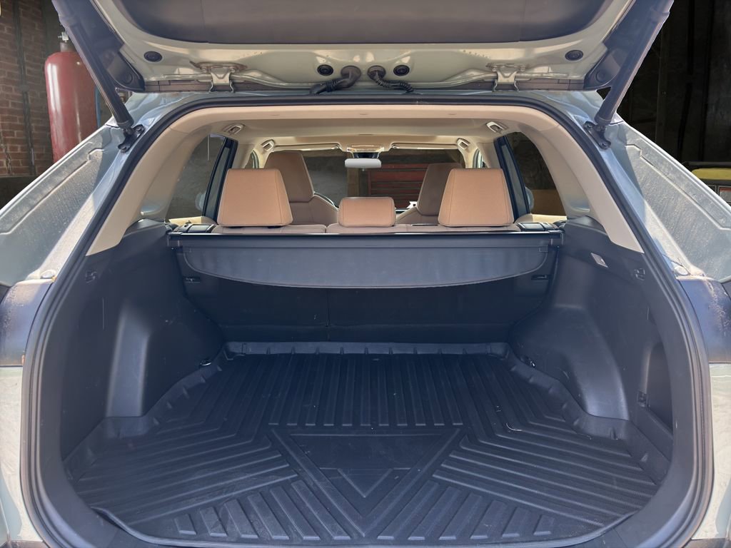 Used 2021 Toyota RAV4 XLE w/ Convenience Package AWD/4WD image 10