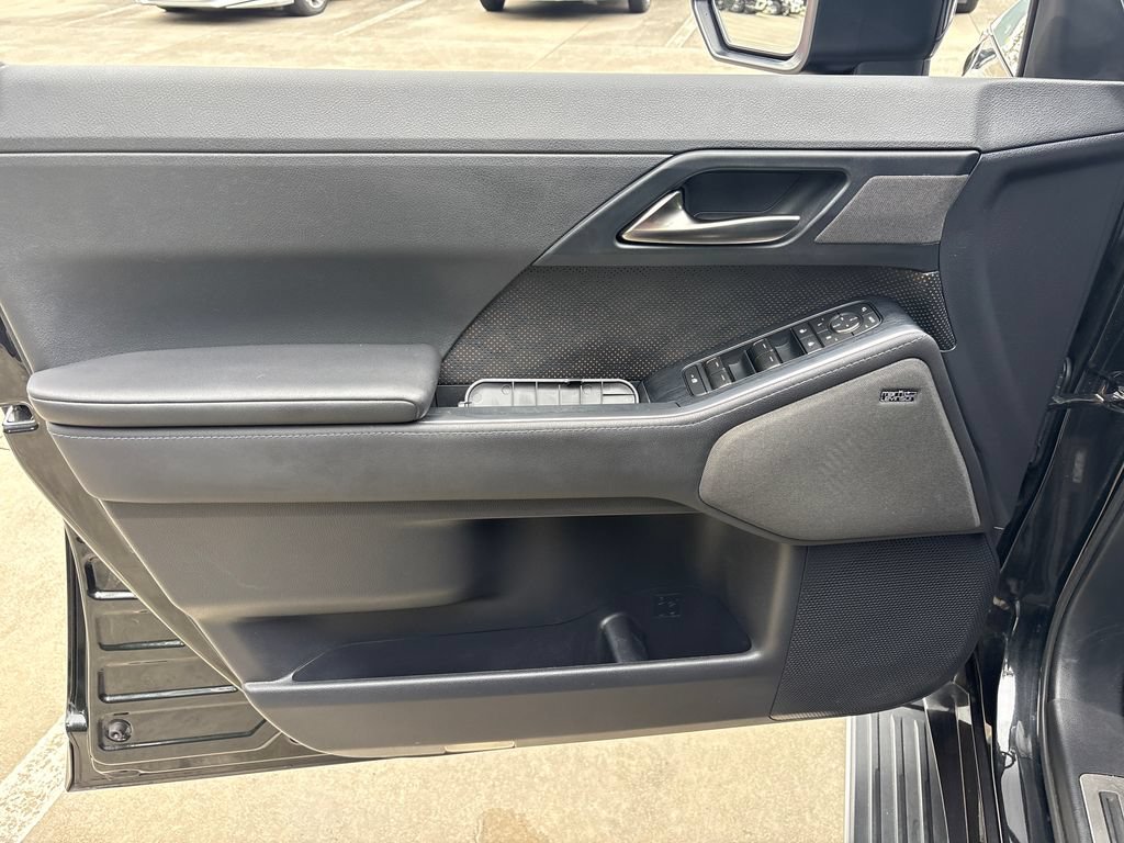 Used 2024 Lexus GX 550 w/ Accessory Package (Z1) AWD/4WD image 16