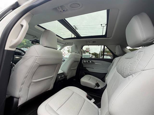 Certified 2025 Ford Explorer Platinum w/ Ultimate Package AWD/4WD image 19