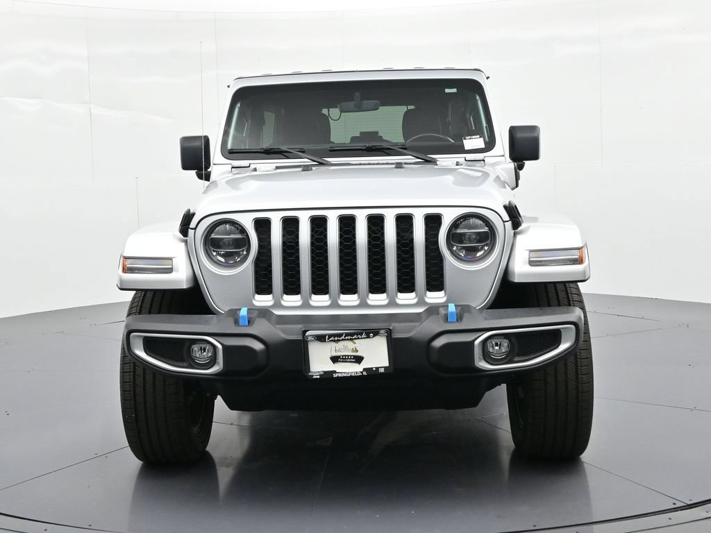 Used 2022 Jeep Wrangler Unlimited Sahara w/ Cold Weather Group AWD/4WD image 3
