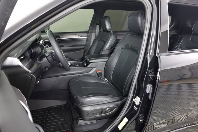 Used 2023 Jeep Grand Cherokee L Overland image 32