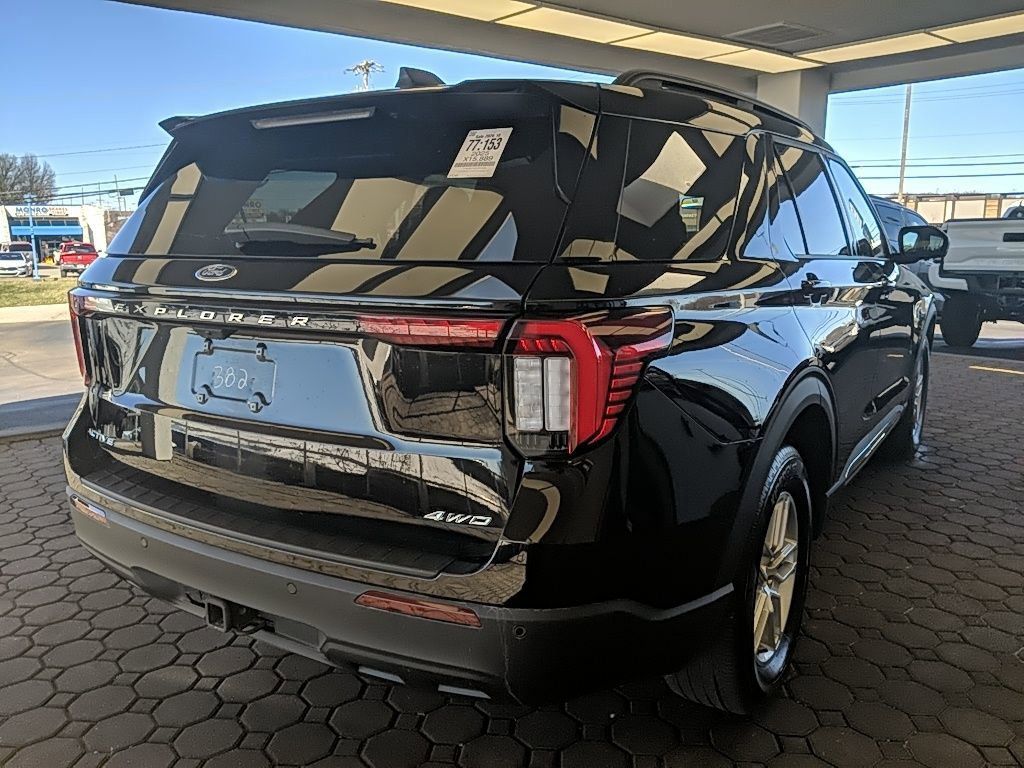 Certified 2025 Ford Explorer Active image 3