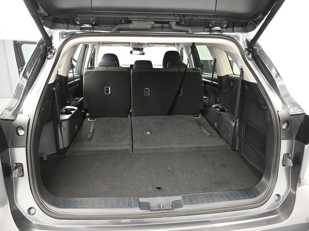 Used 2024 Toyota Highlander LE image 54