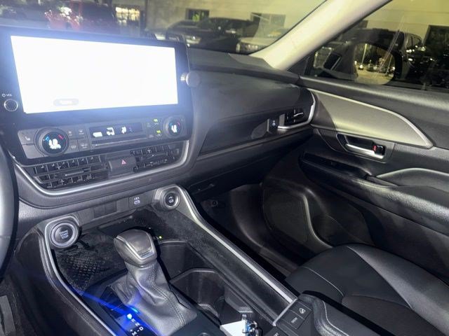 Used 2024 Toyota Grand Highlander AWD image 17