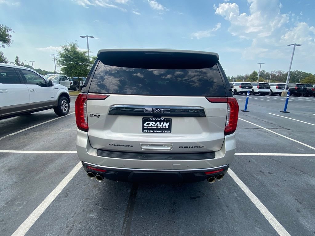 Used 2023 GMC Yukon XL Denali Ultimate AWD/4WD image 6