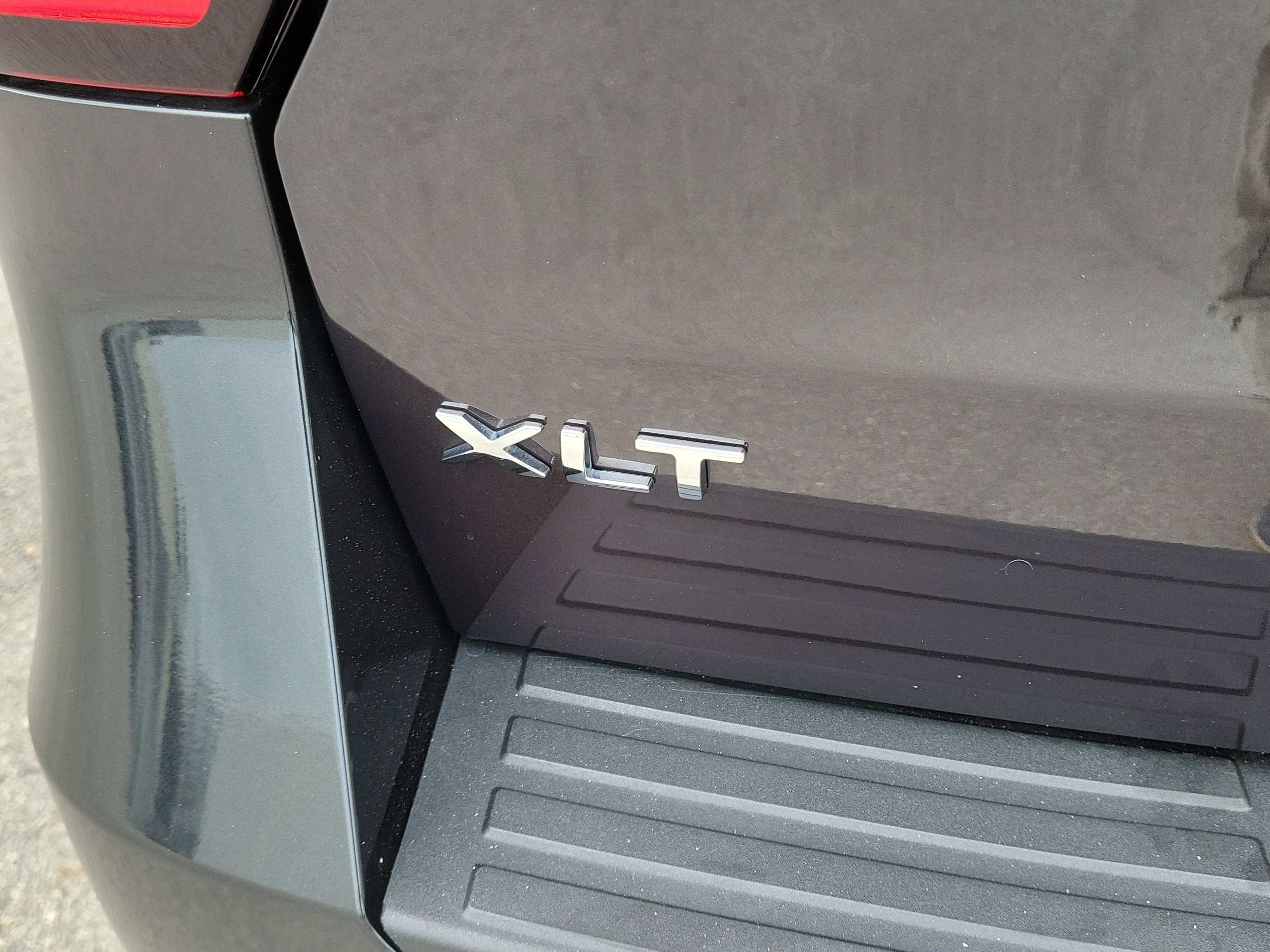 Certified 2024 Ford Expedition XLT image 30