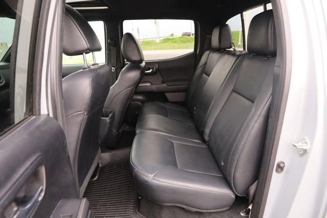 Used 2018 Toyota Tacoma TRD Sport AWD/4WD image 10