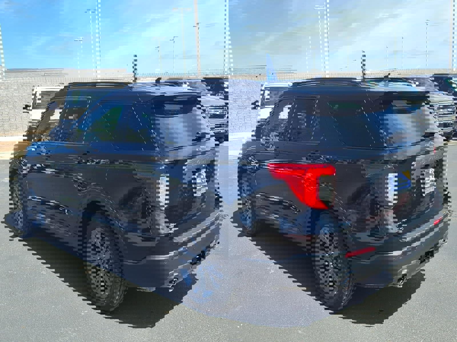 Certified 2022 Ford Explorer XLT w/ Equipment Group 202A image 3