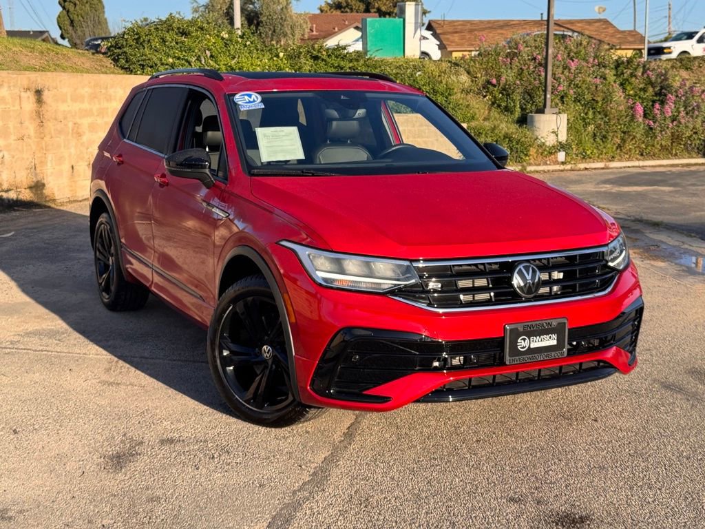 Used 2024 Volkswagen Tiguan SE R-Line FWD image 2
