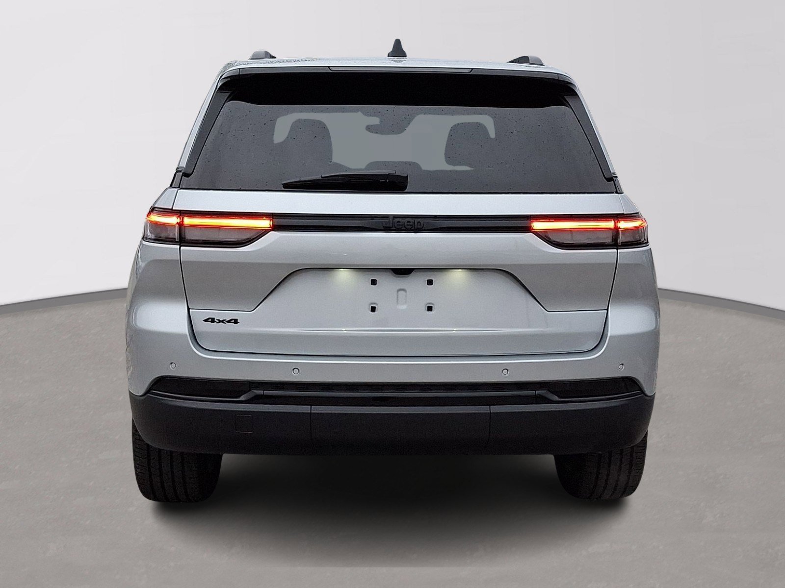 Used 2025 Jeep Grand Cherokee Altitude image 5