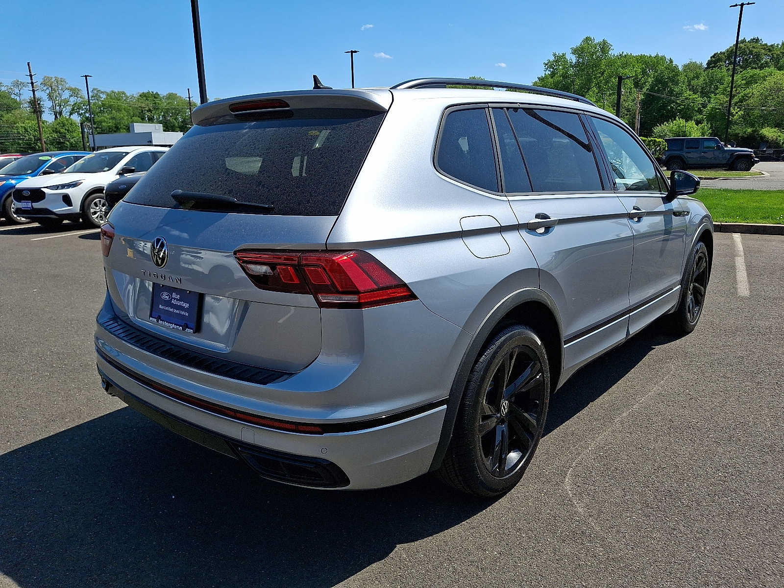 Used 2023 Volkswagen Tiguan SE R-Line FWD image 6