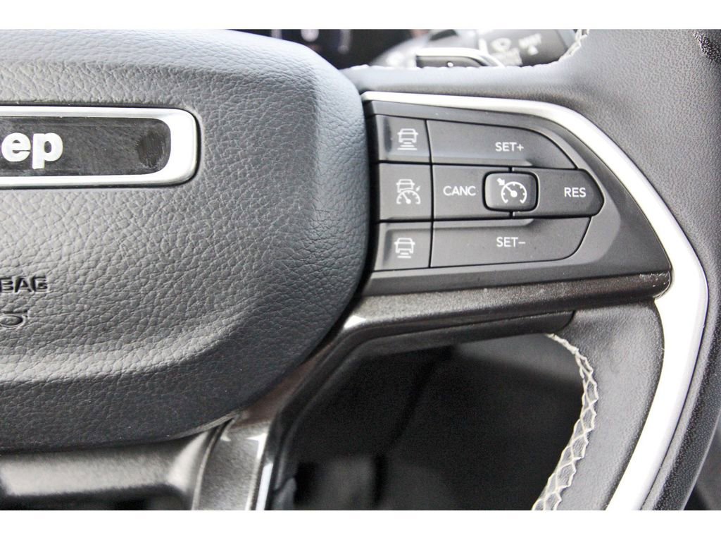 Used 2023 Jeep Grand Cherokee L Laredo AWD/4WD image 21