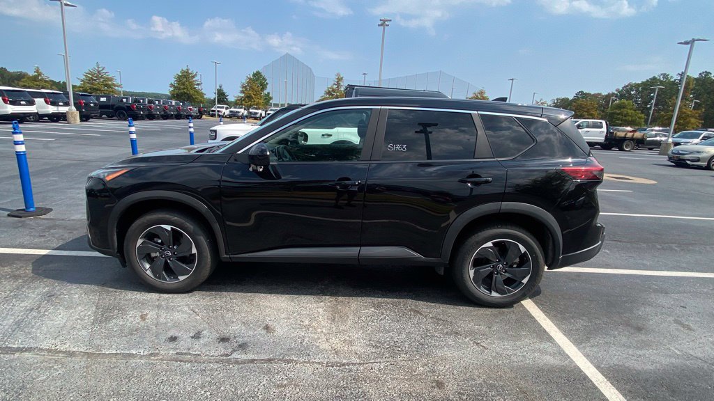 Used 2024 Nissan Rogue SV AWD/4WD image 4