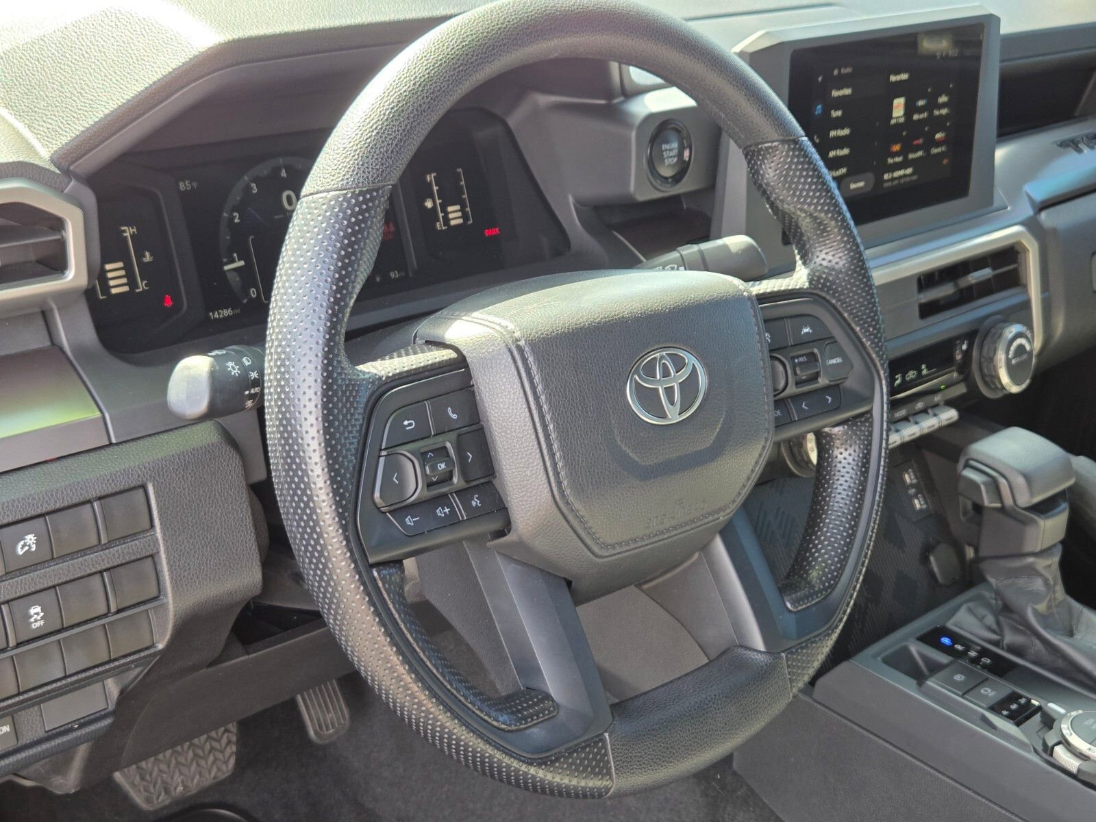 Used 2025 Toyota Tacoma SR5 AWD/4WD image 18