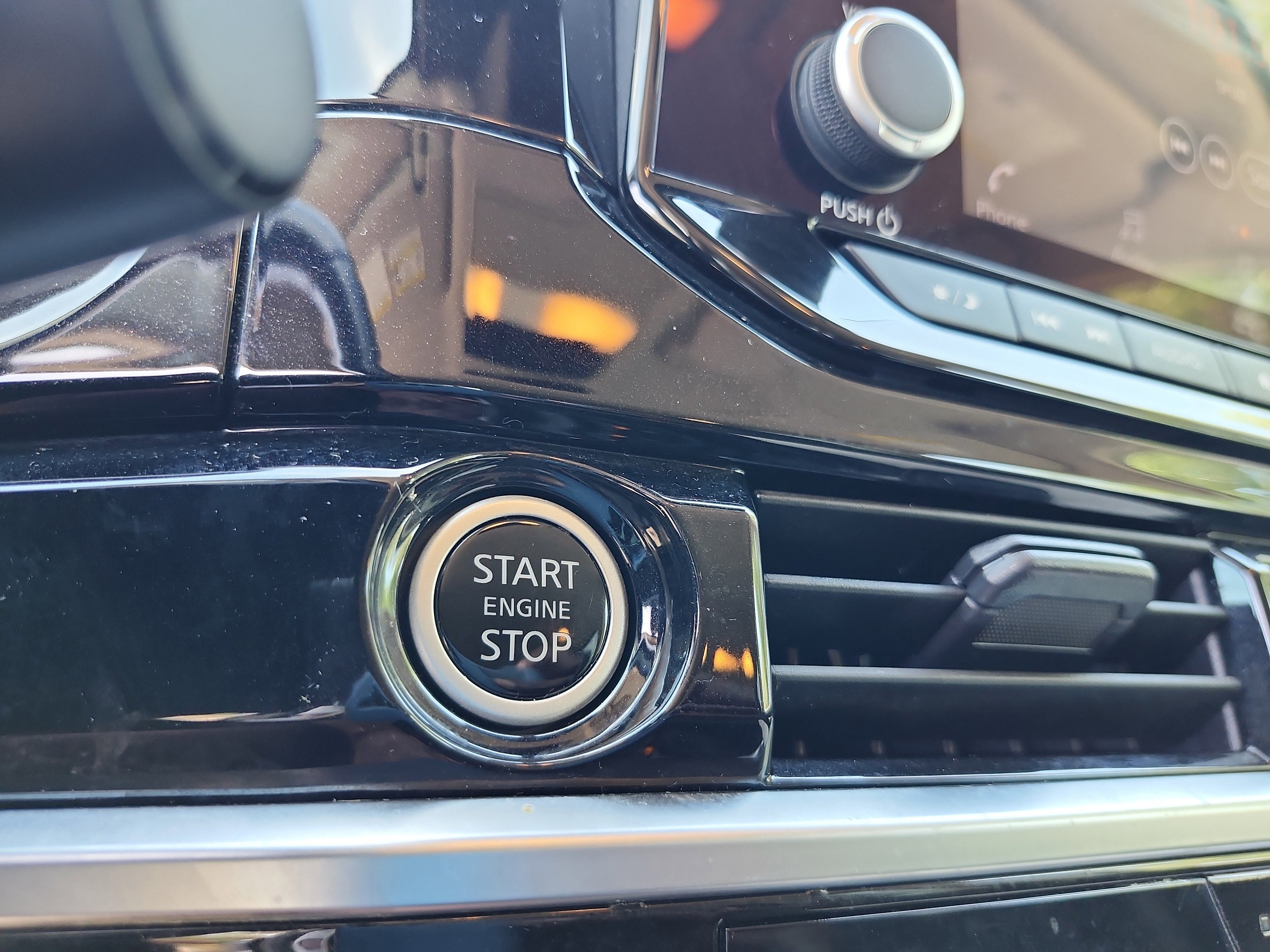 Used 2023 Nissan Pathfinder SV image 30