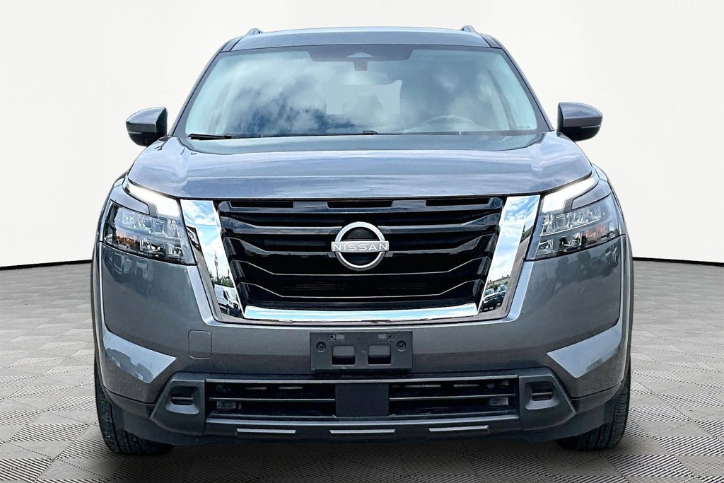 Used 2025 Nissan Pathfinder SV AWD/4WD image 3