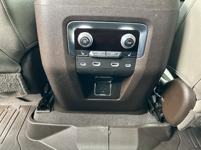 Used 2021 GMC Yukon SLT w/ SLT Luxury Plus Package image 18