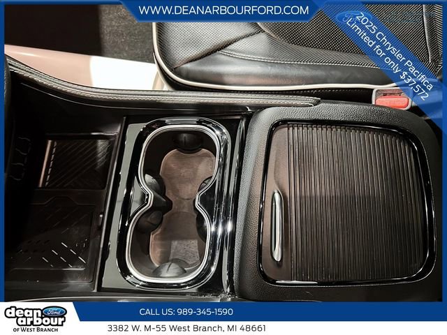 Used 2025 Chrysler Pacifica Limited FWD image 10