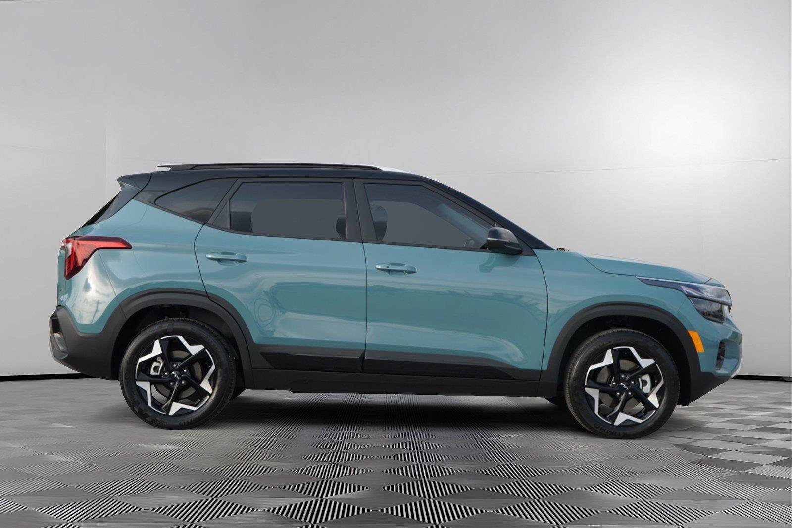 Used 2025 Kia Seltos S AWD/4WD image 4