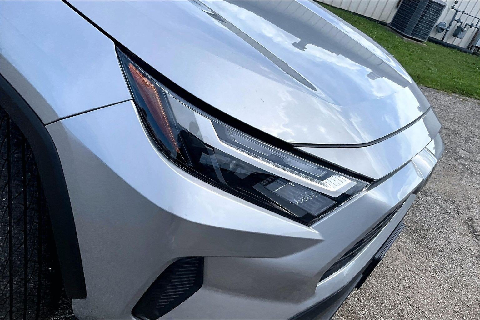 Used 2025 Toyota RAV4 LE AWD/4WD image 28