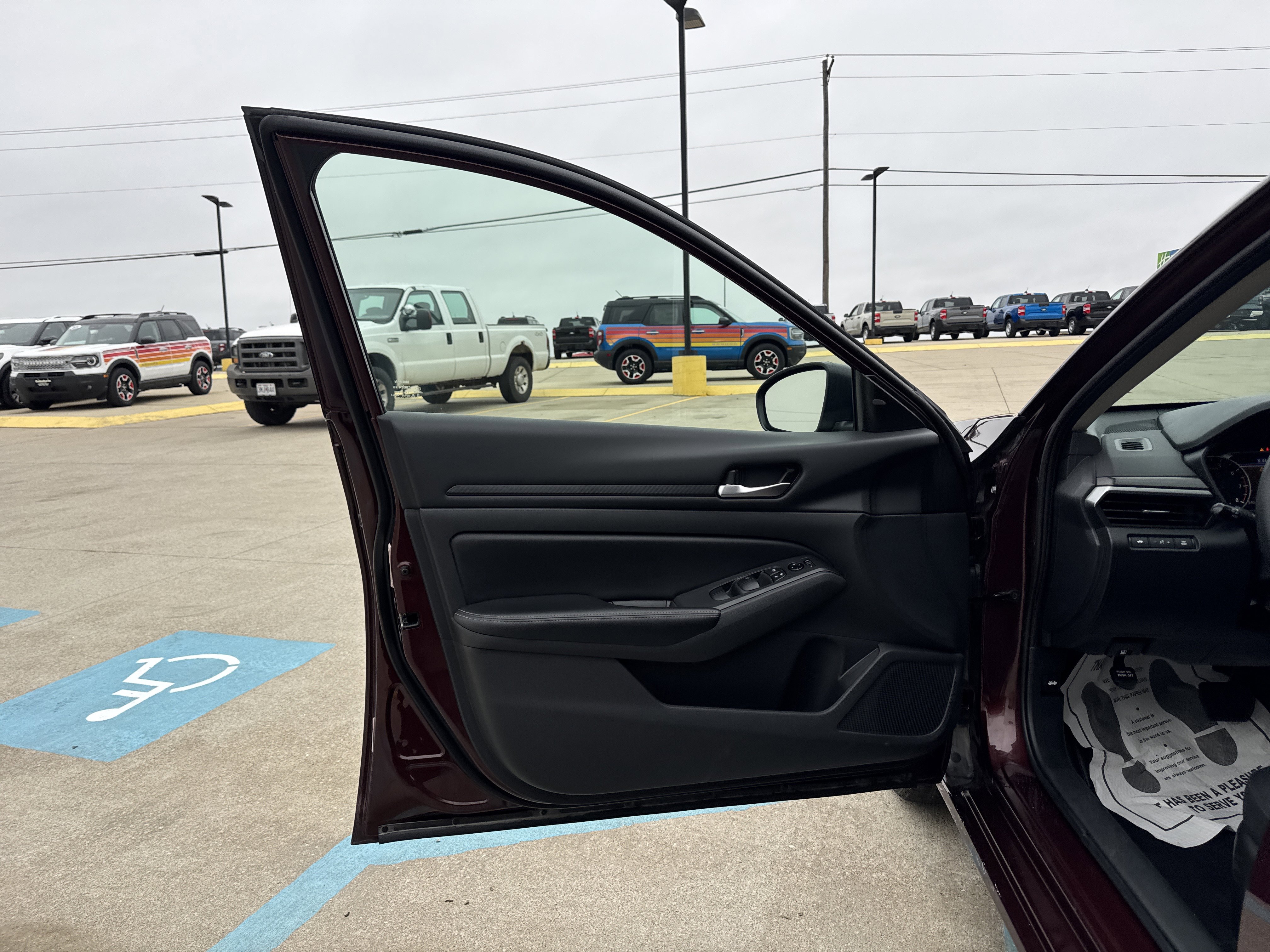 Used 2024 Nissan Altima 2.5 SV image 7