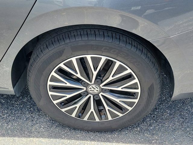 Used 2019 Volkswagen Jetta SE w/ Cold Weather Package FWD image 10