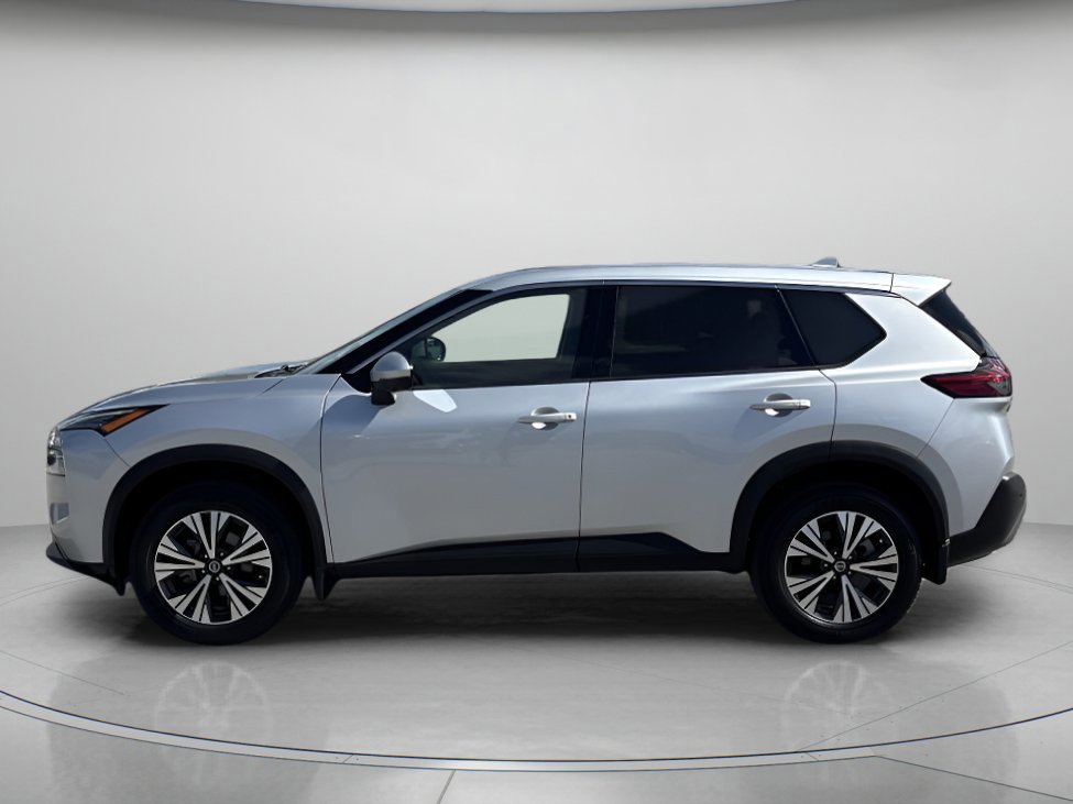 Used 2021 Nissan Rogue SV image 2