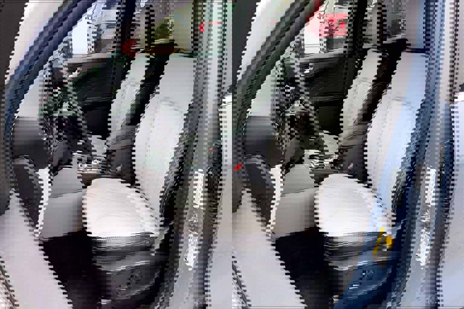 Certified 2025 Ford Escape SE w/ PHEV Premium Package image 7