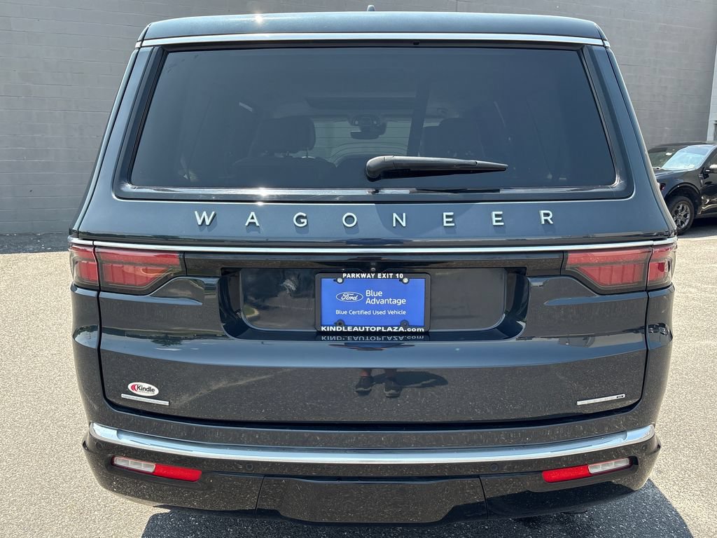 Used 2023 Jeep Wagoneer Series III w/ Premium Group I AWD/4WD image 29