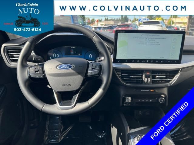 Certified 2025 Ford Escape Platinum AWD/4WD image 18
