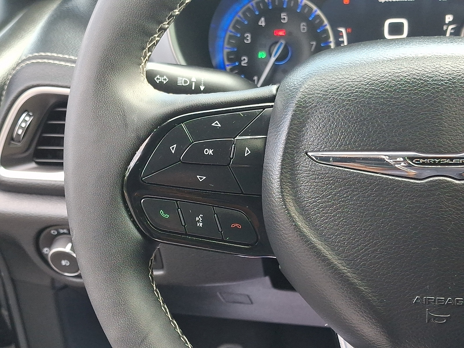 Used 2025 Chrysler Pacifica Limited FWD image 25