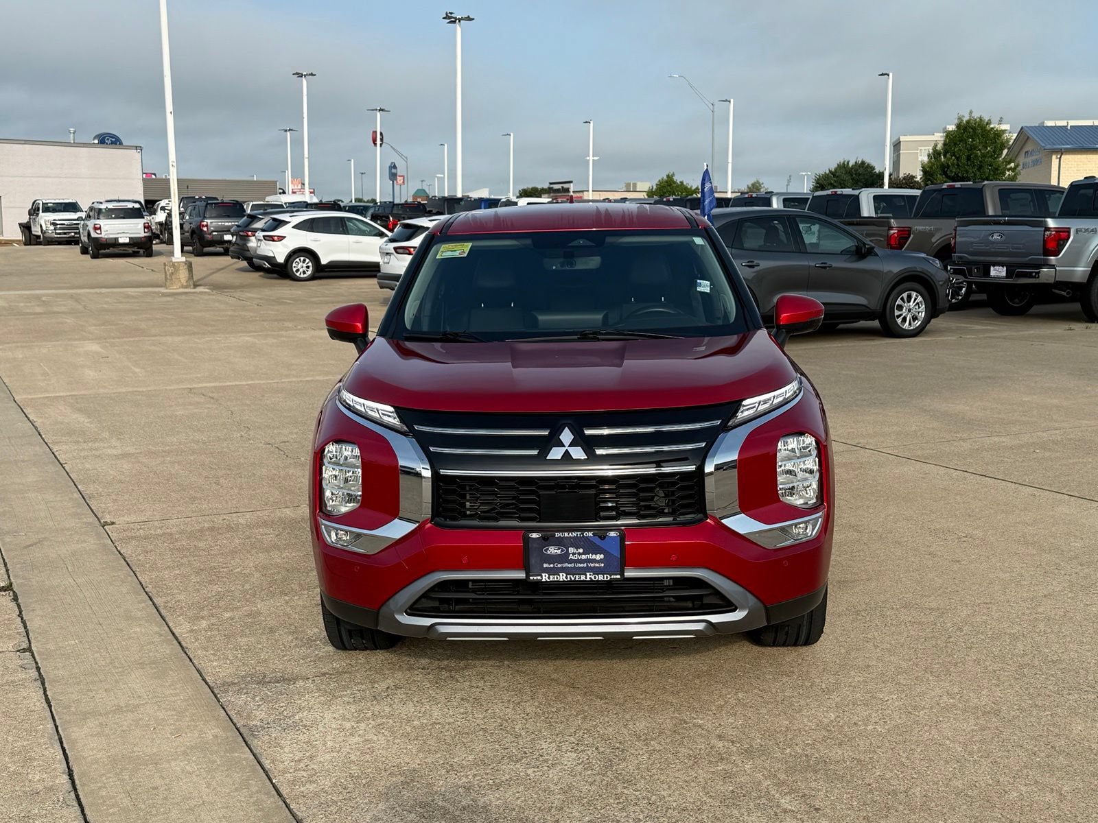 Used 2025 Mitsubishi Outlander SE FWD image 2
