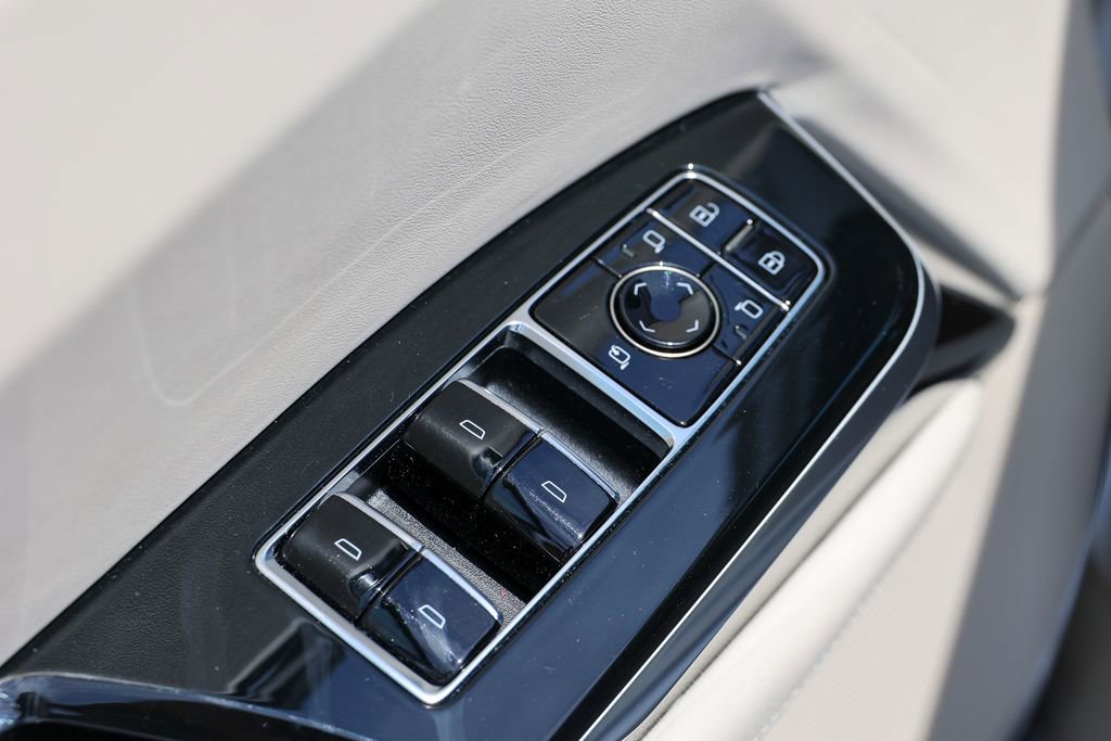 Used 2025 Cadillac Escalade Premium Luxury Platinum AWD/4WD image 6