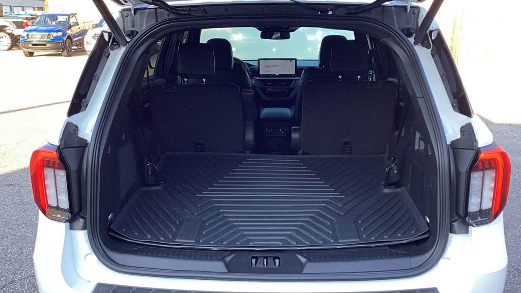 Certified 2025 Ford Explorer ST image 10