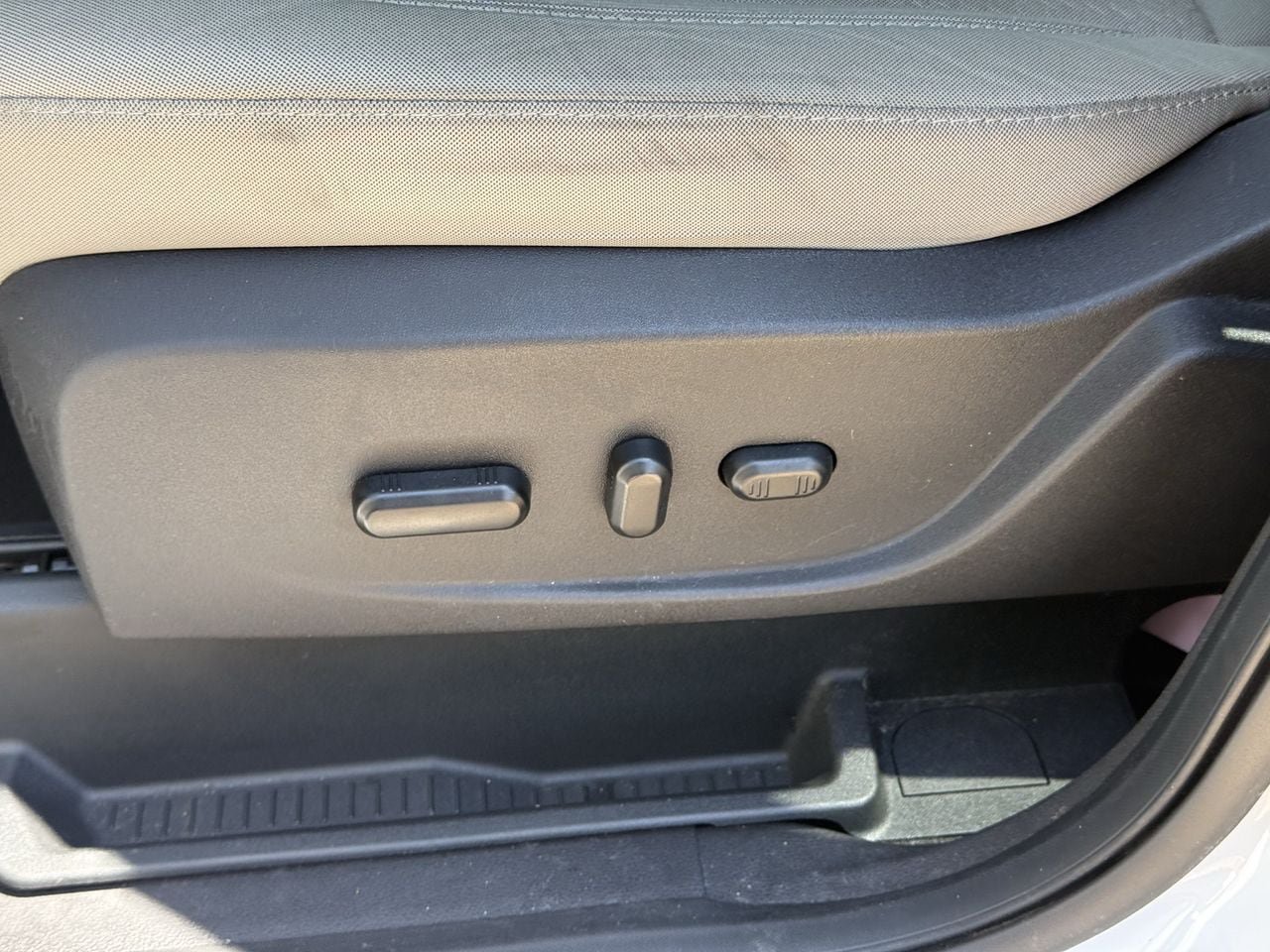 Certified 2019 Ford Escape SE FWD image 27