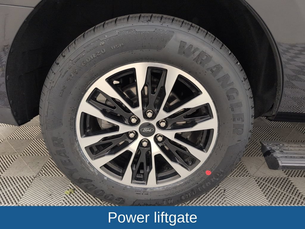 Certified 2025 Ford Expedition Platinum AWD/4WD image 19