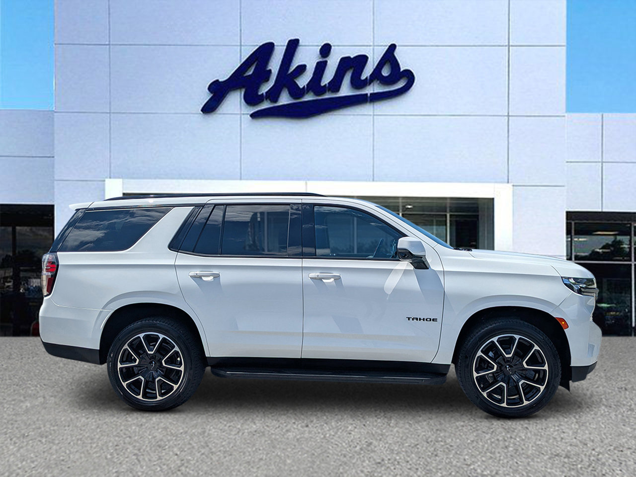 Used 2022 Chevrolet Tahoe RST w/ Luxury Package RWD image 1
