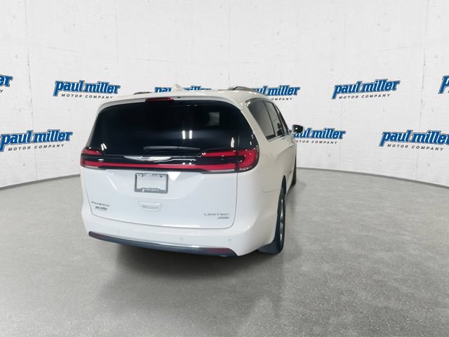 Used 2022 Chrysler Pacifica Limited AWD/4WD image 10