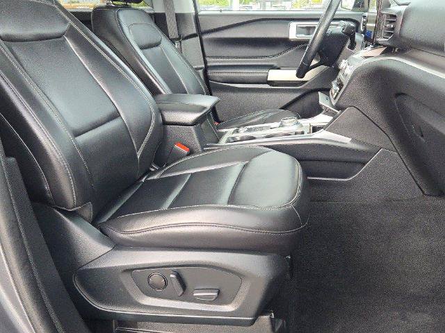 Certified 2021 Ford Explorer XLT w/ Equipment Group 202A AWD/4WD image 4