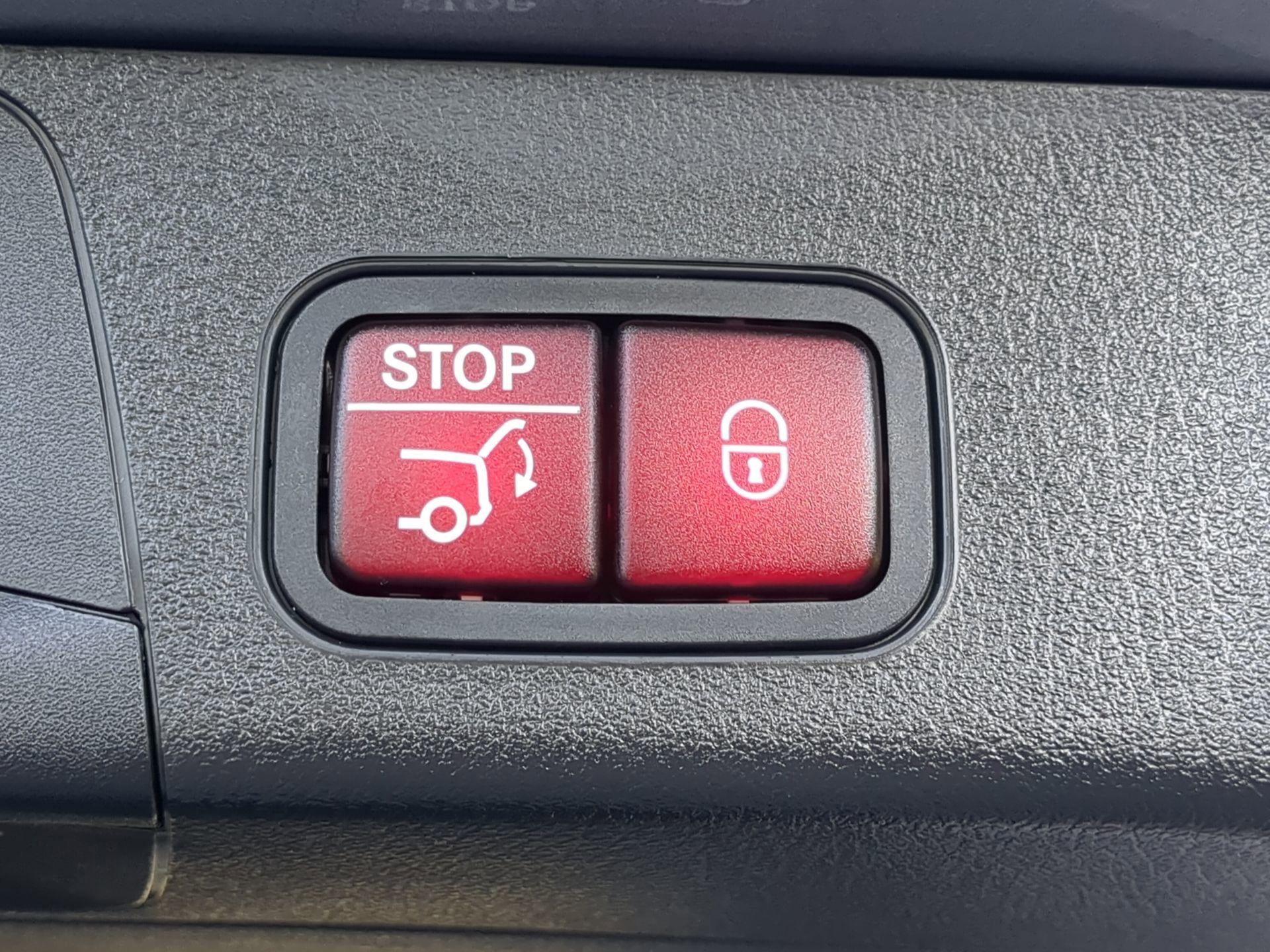 Used 2025 Mercedes-Benz EQB 300 4MATIC image 47