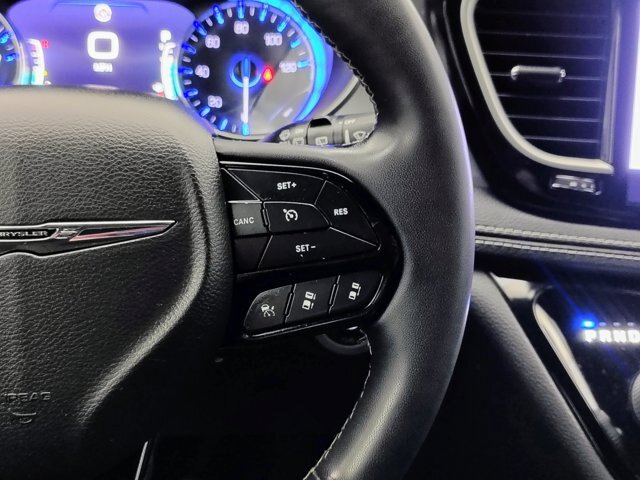 Used 2022 Chrysler Pacifica Touring FWD image 37