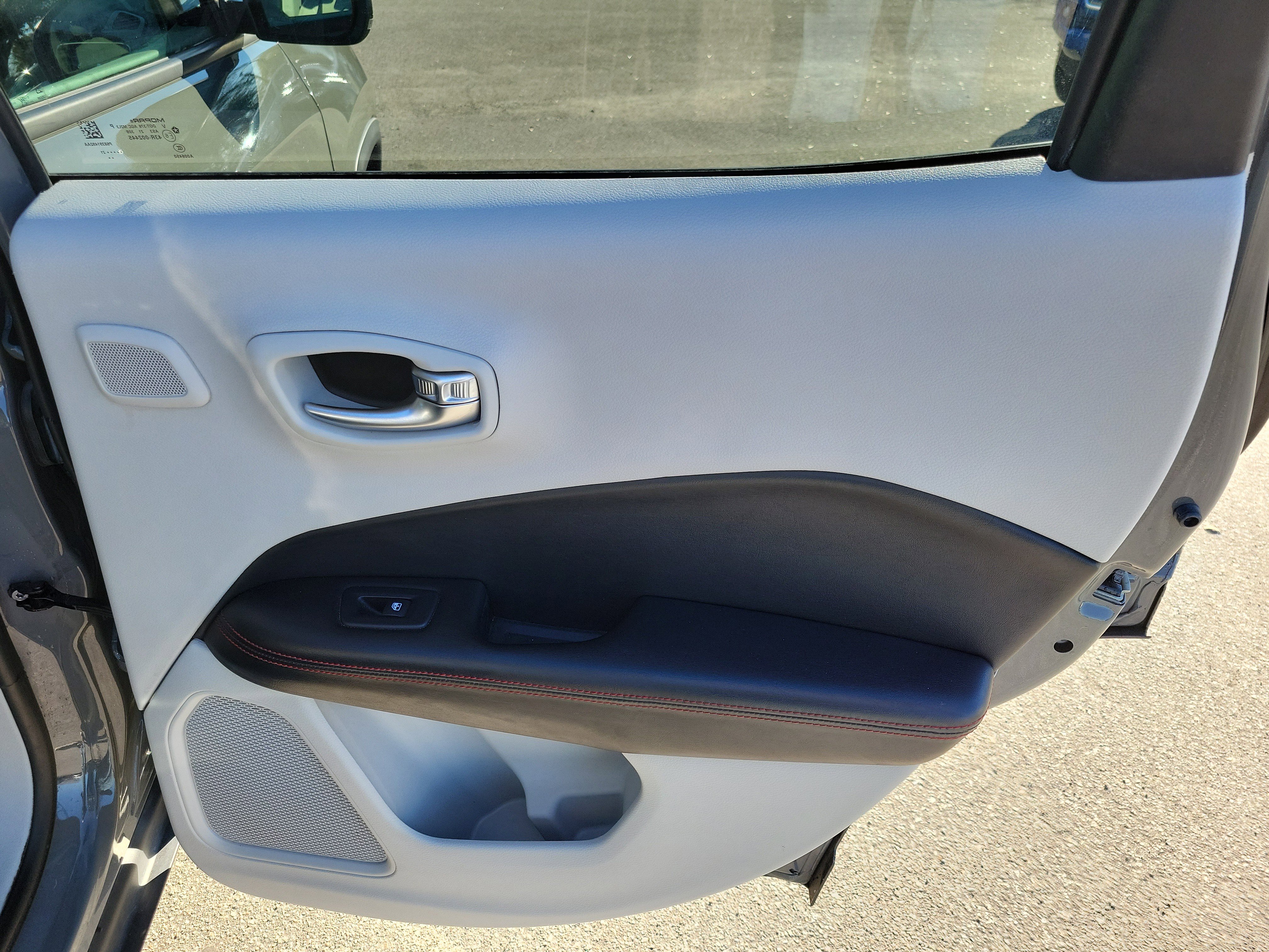 Used 2021 Jeep Compass Limited w/ Sun and Sound Group image 24