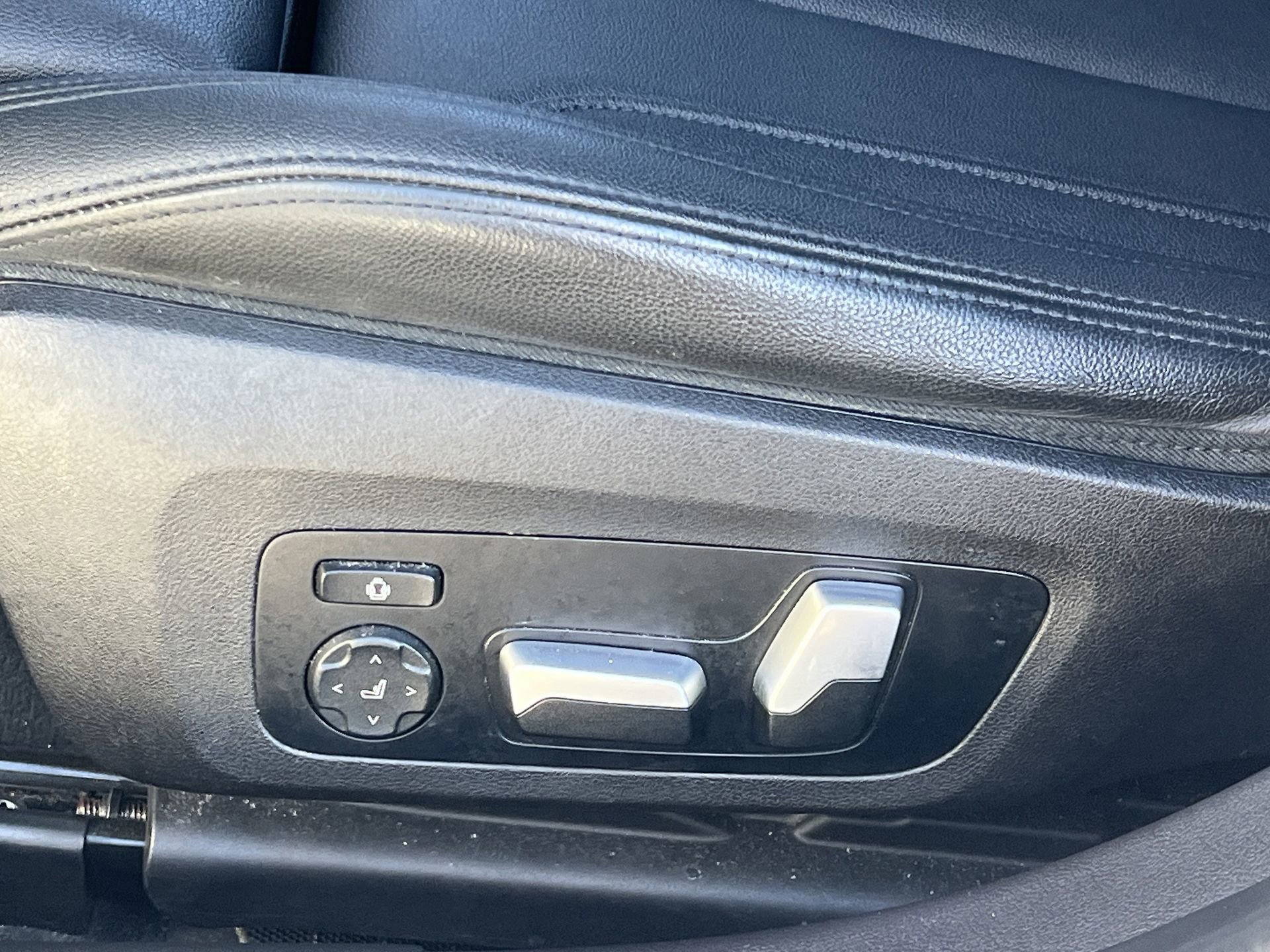 Used 2021 BMW 330i Sedan w/ Convenience Package image 23