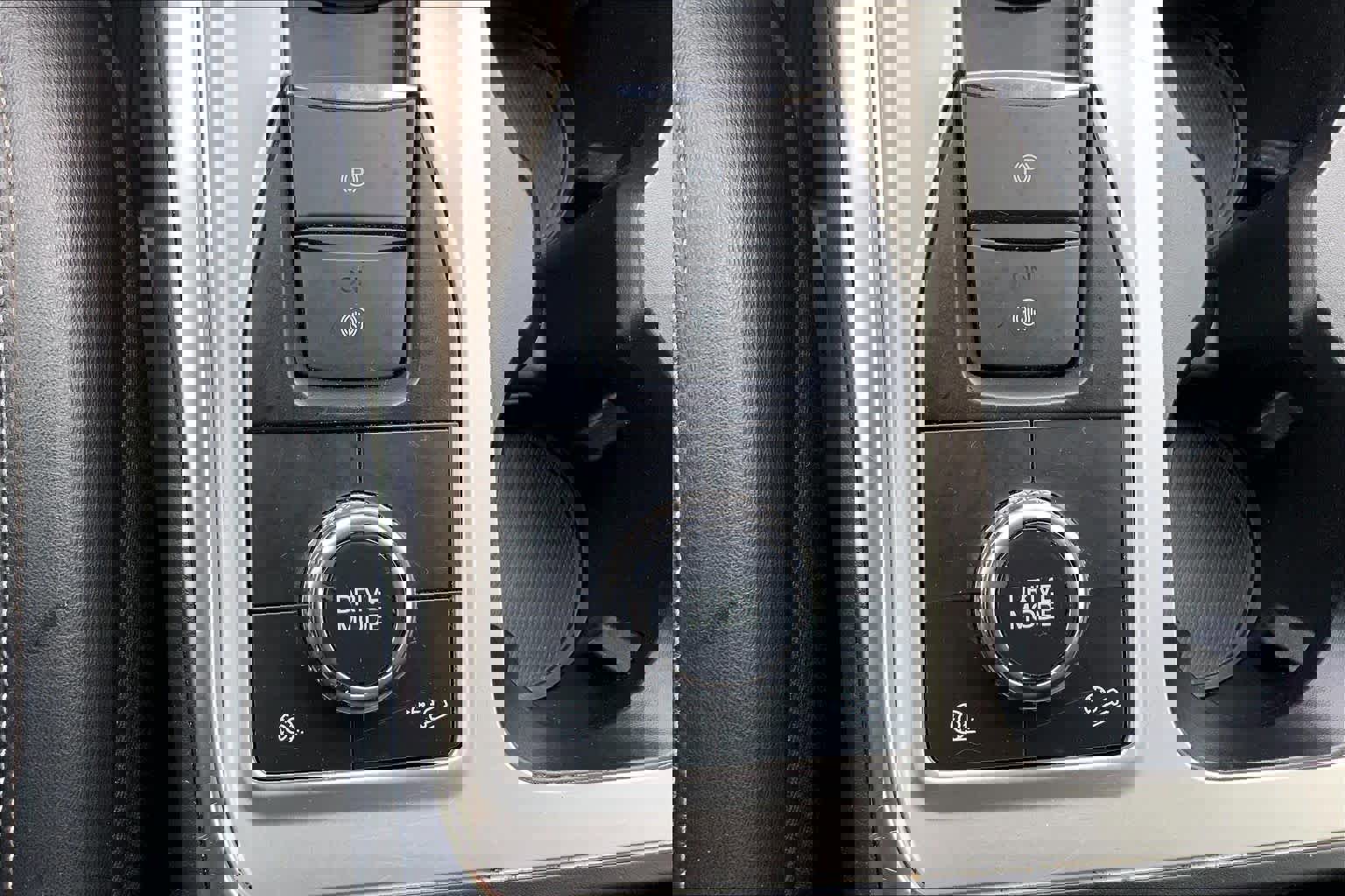 Certified 2022 Ford Explorer XLT w/ Equipment Group 202A image 35