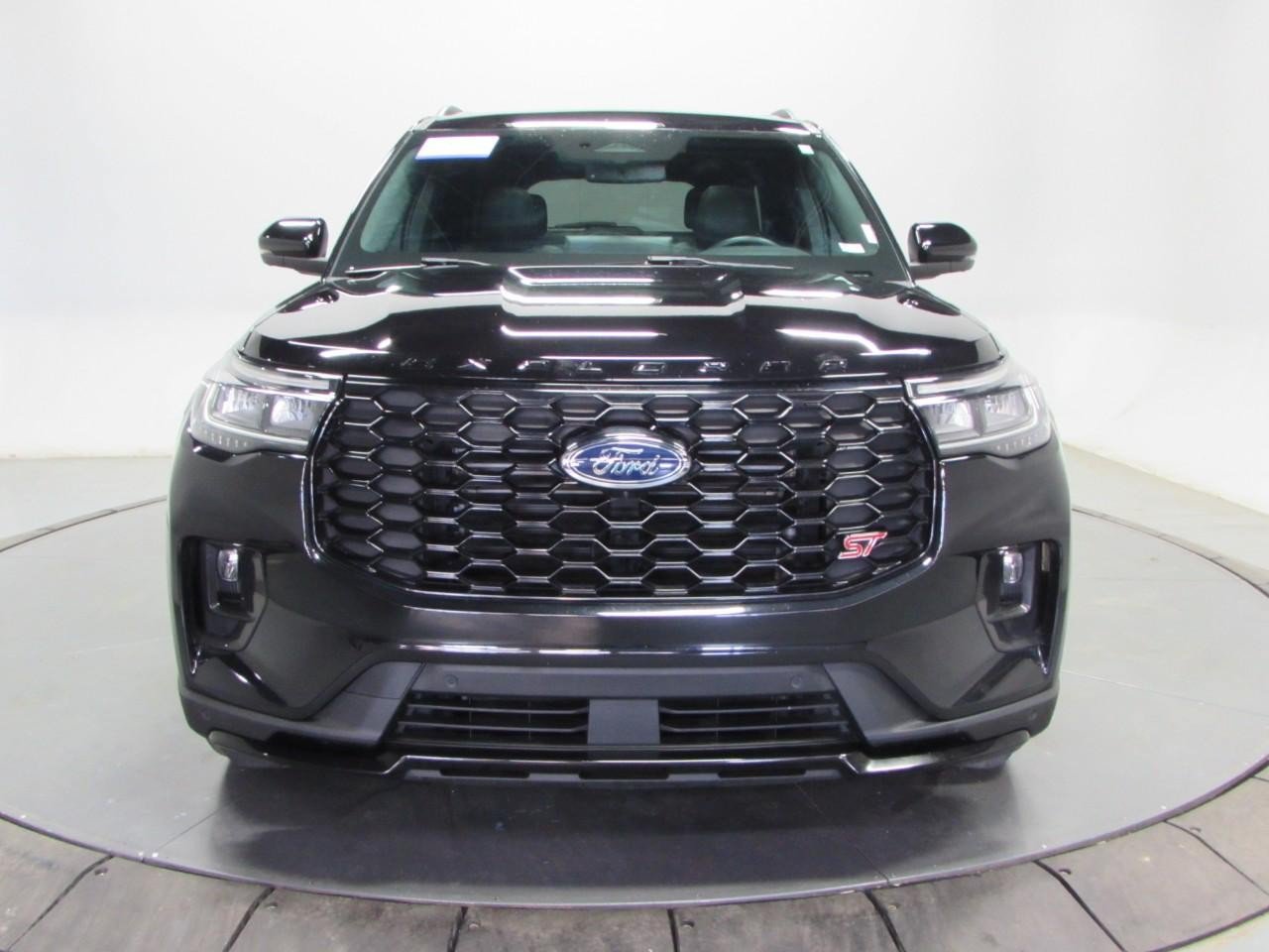 Certified 2025 Ford Explorer ST AWD/4WD image 2