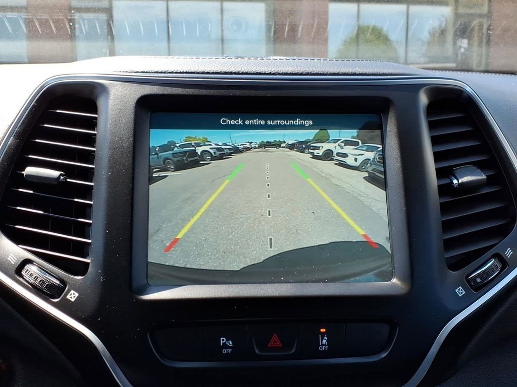 Used 2021 Jeep Cherokee Latitude Lux w/ Comfort/Convenience Group AWD/4WD image 16