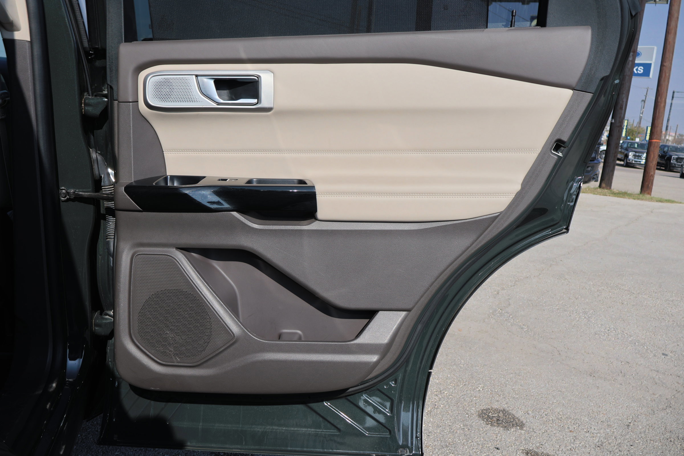 Certified 2022 Ford Explorer Platinum w/ Equipment Group 601A image 37