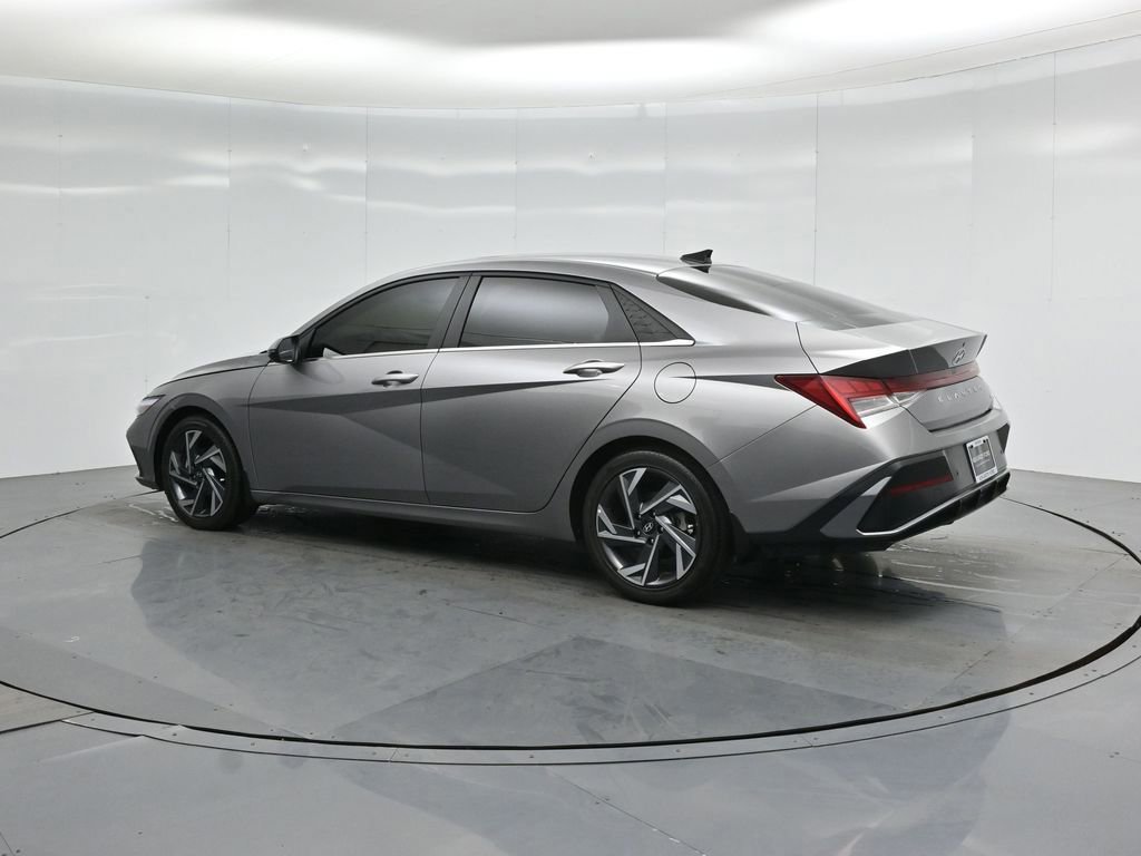 Used 2024 Hyundai Elantra Limited image 16