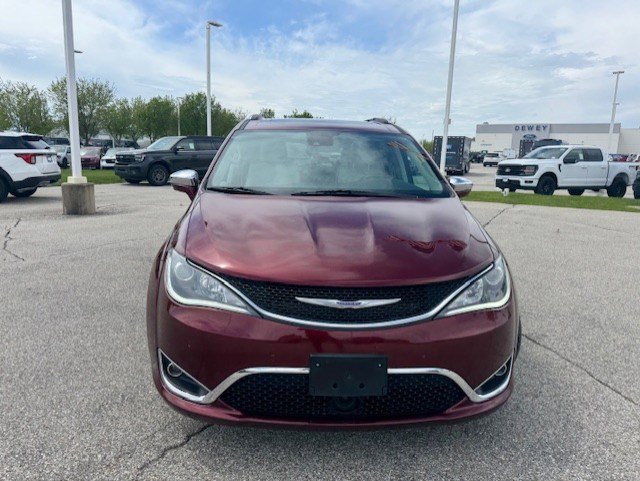 Used 2020 Chrysler Pacifica Limited w/ Tire & Wheel Group FWD image 2