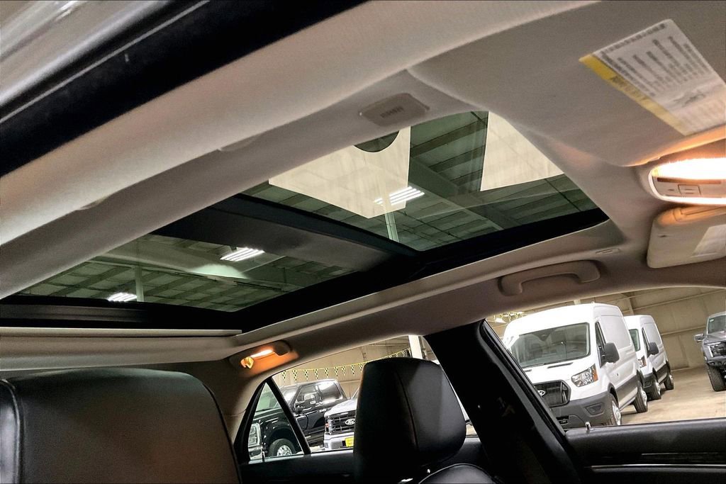 Used 2019 Chrysler 300 Limited w/ Safetytec Plus Group AWD/4WD image 21